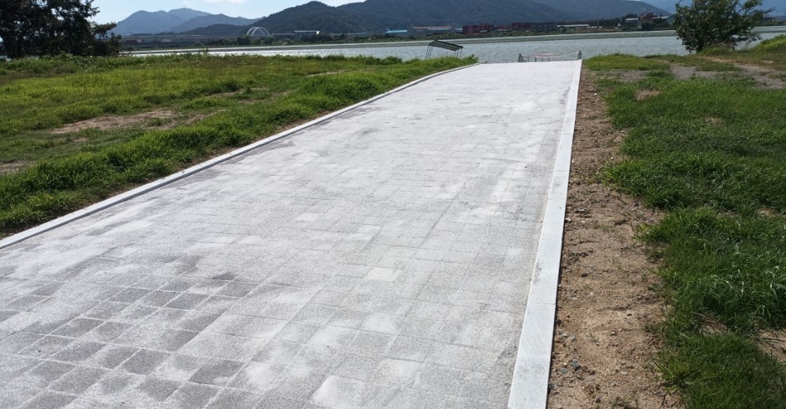 인조화강블록 포장 2(블럭포장후)